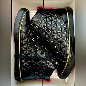 Mens Guess High Tops - lightly used - great shape!